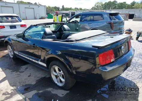 2007 Ford Mustang V6 Deluxe/V6 Premium z USA, uszkodzony, nr VIN 1ZVFT84N675242579